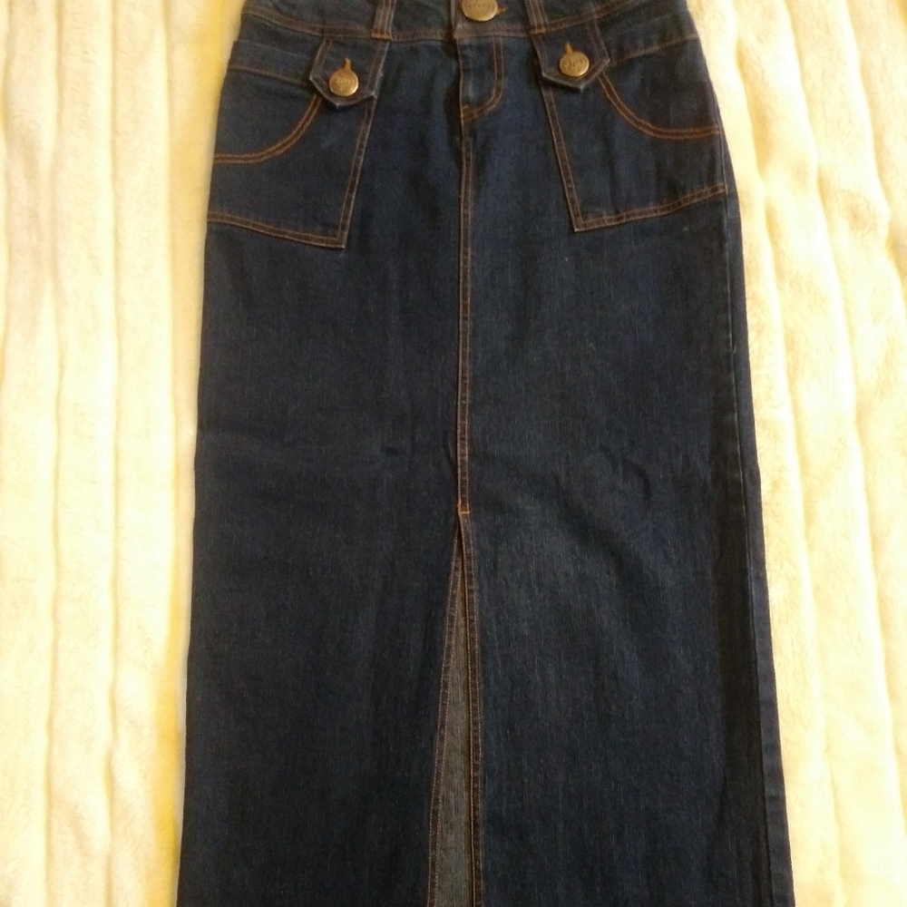 Long blue jean skirt size 5/6